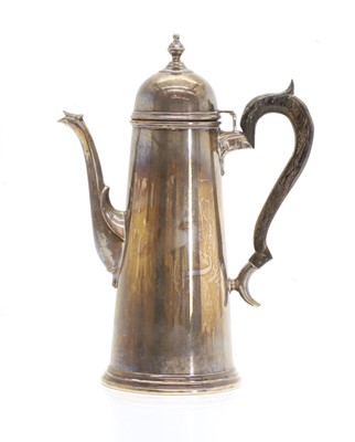 Lot 20 - An American sterling silver 'George I Period' style coffee pot